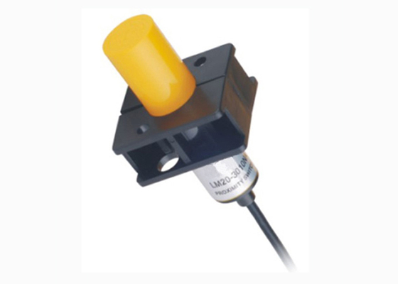 CM20 ABS Resin Capacitive Proximity Sensor Three Wire 50MΩ NO NC